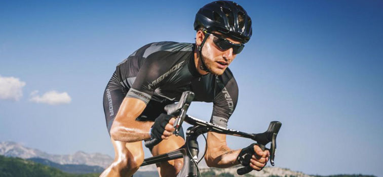 Diseño minimalista y deportivo